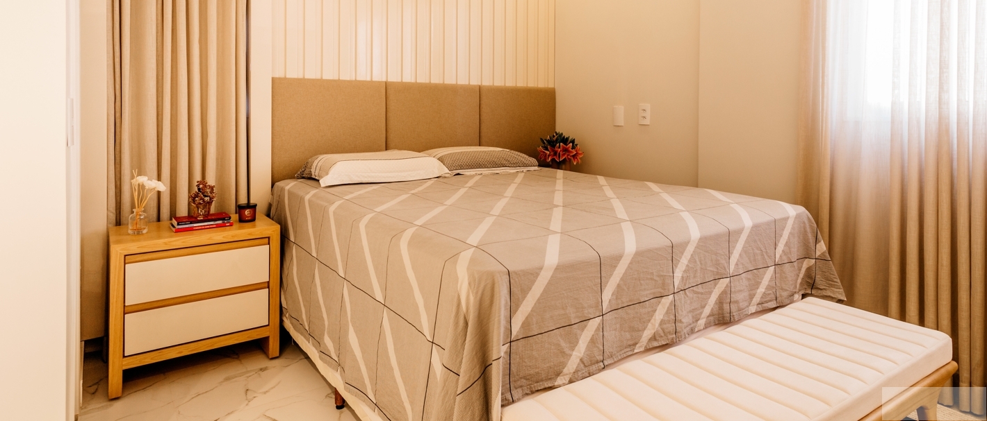 В статье рассказываем о том, как создать уютную и функциональную маленькую спальню; описываем правила выбора мебели.